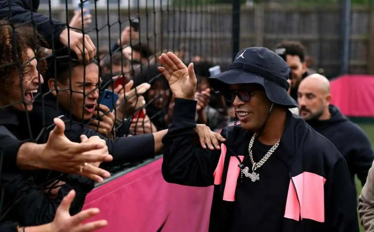 人员变动 人员变动